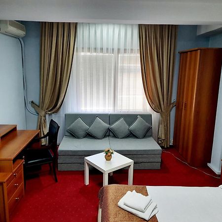 Hotel Aristocrat & Fish Restaurant Skopje Phòng bức ảnh