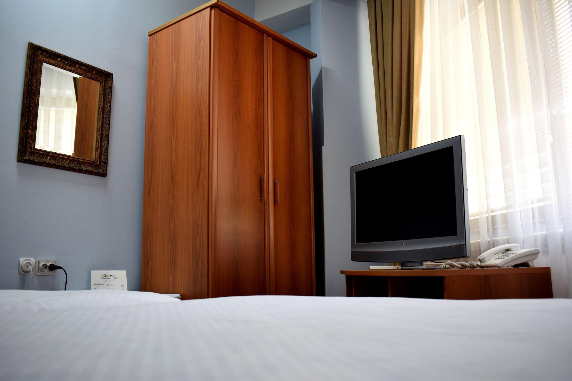 Hotel Aristocrat & Fish Restaurant Skopje Ngoại thất bức ảnh