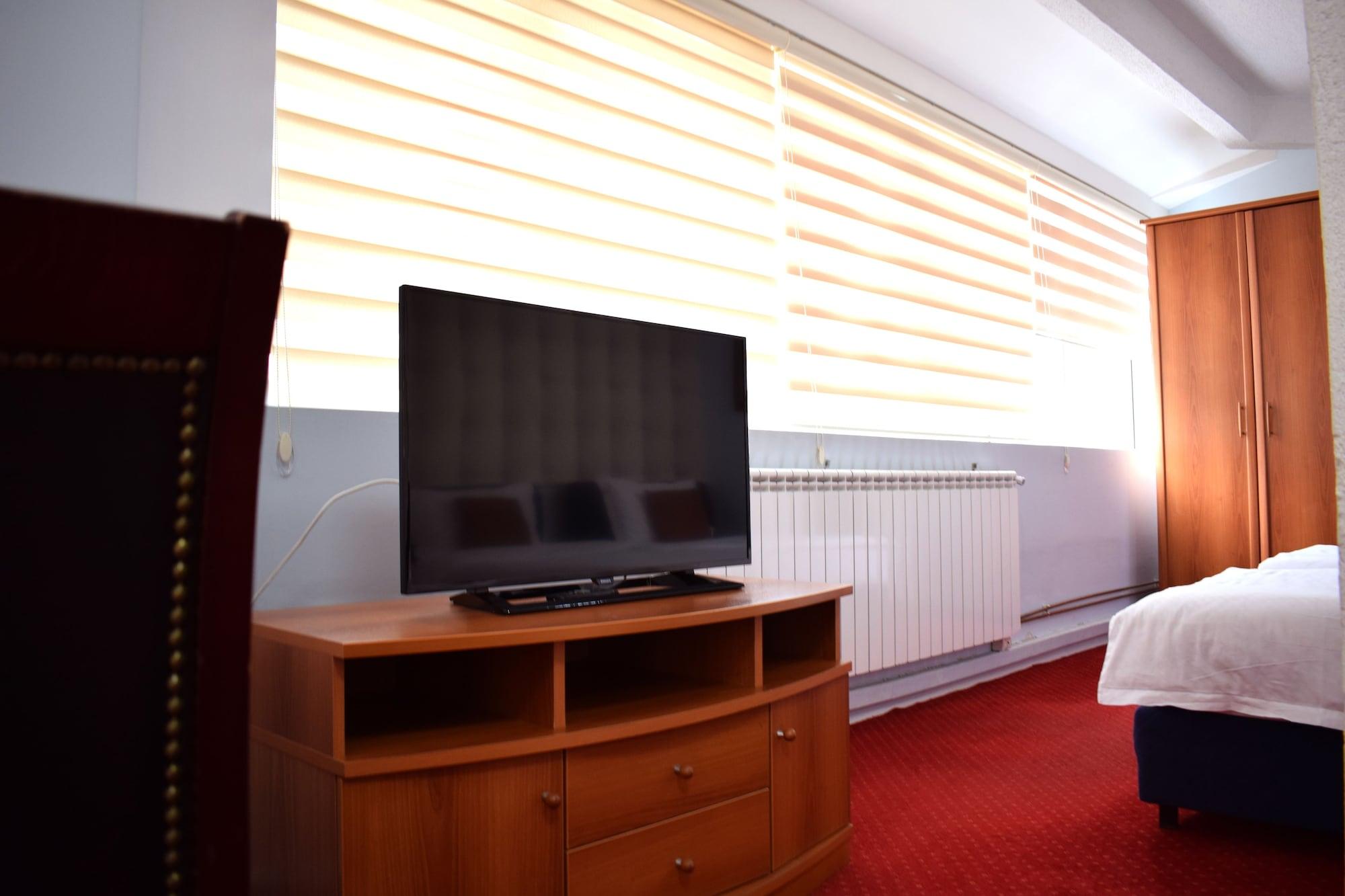 Hotel Aristocrat & Fish Restaurant Skopje Ngoại thất bức ảnh