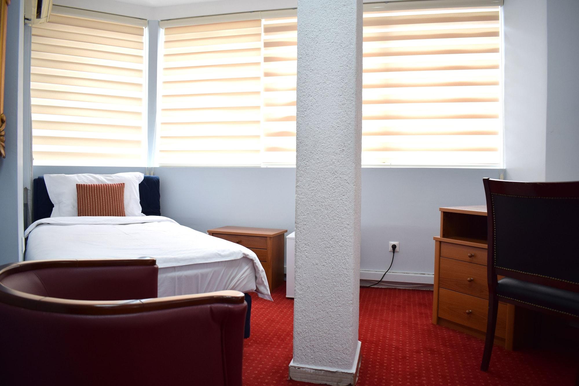 Hotel Aristocrat & Fish Restaurant Skopje Ngoại thất bức ảnh