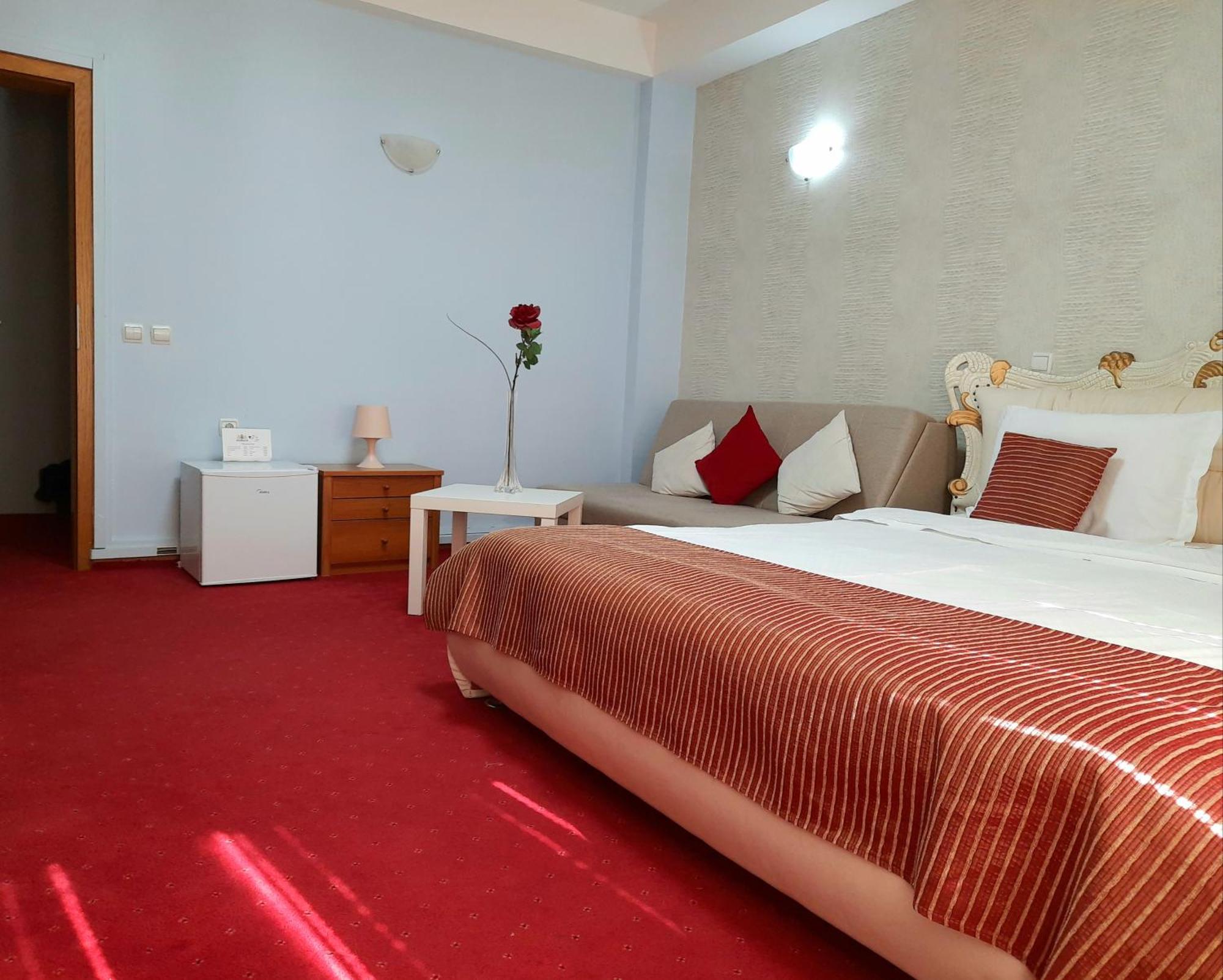 Hotel Aristocrat & Fish Restaurant Skopje Phòng bức ảnh