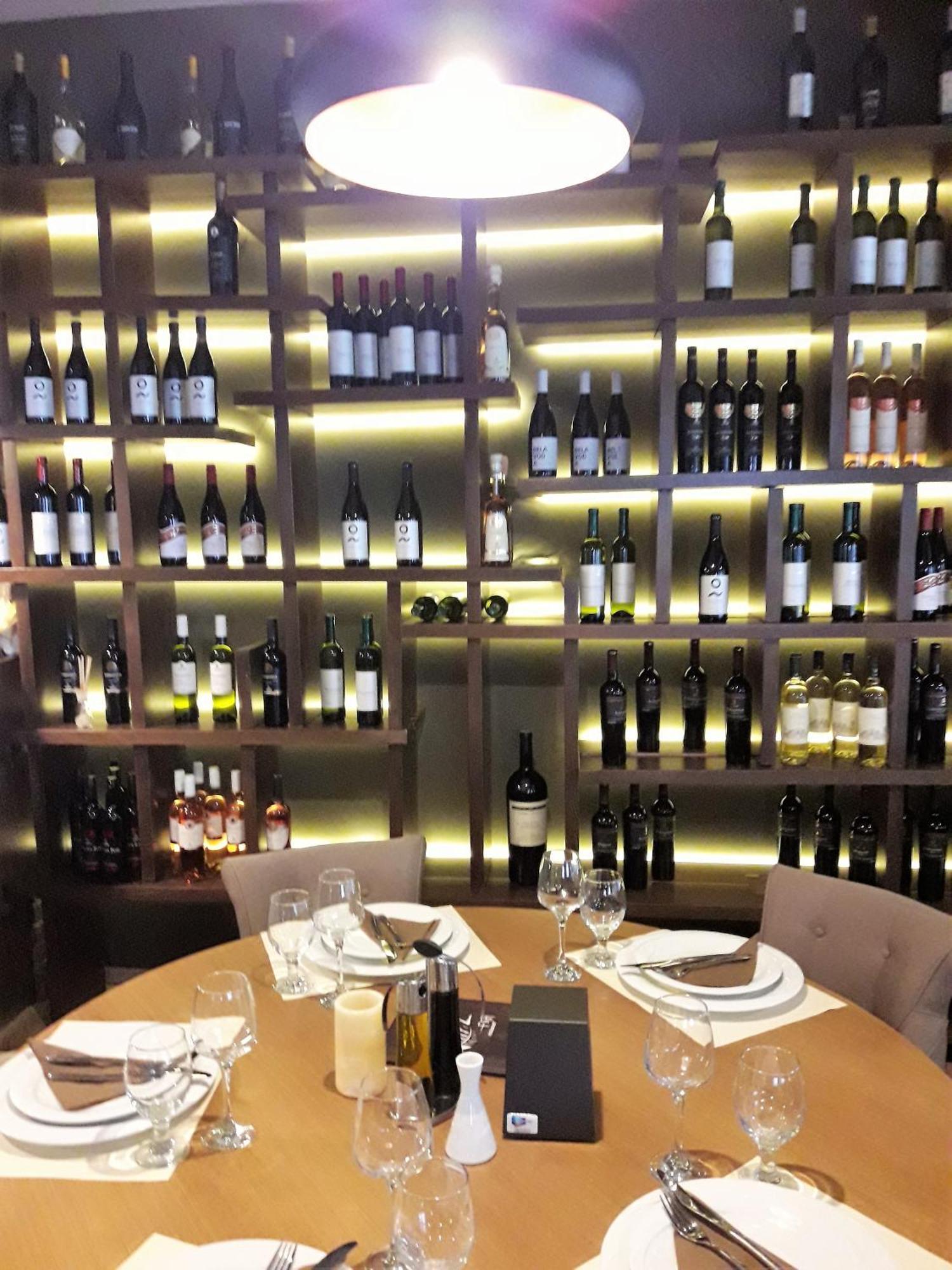 Hotel Aristocrat & Fish Restaurant Skopje Ngoại thất bức ảnh