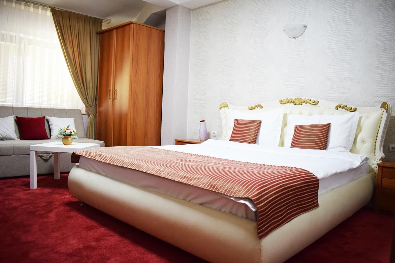Hotel Aristocrat & Fish Restaurant Skopje Phòng bức ảnh