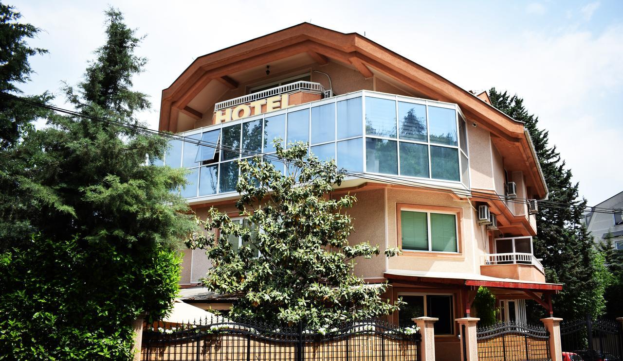 Hotel Aristocrat & Fish Restaurant Skopje Ngoại thất bức ảnh