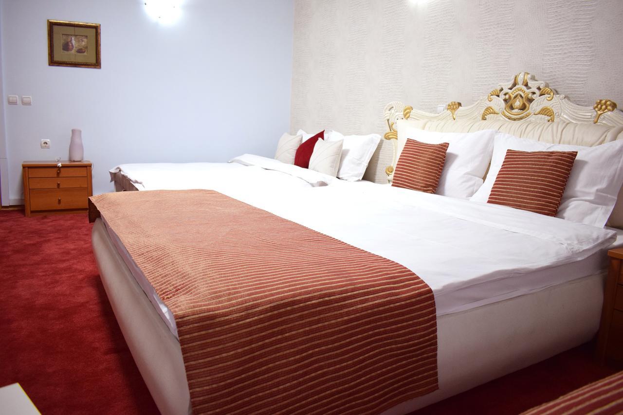 Hotel Aristocrat & Fish Restaurant Skopje Ngoại thất bức ảnh