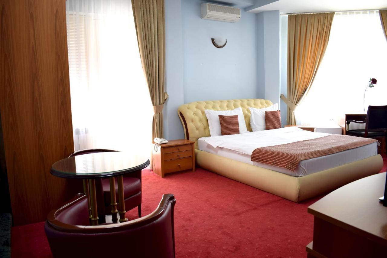 Hotel Aristocrat & Fish Restaurant Skopje Ngoại thất bức ảnh