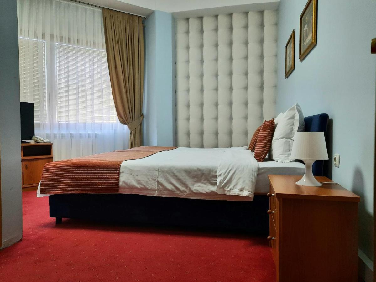 Hotel Aristocrat & Fish Restaurant Skopje Ngoại thất bức ảnh