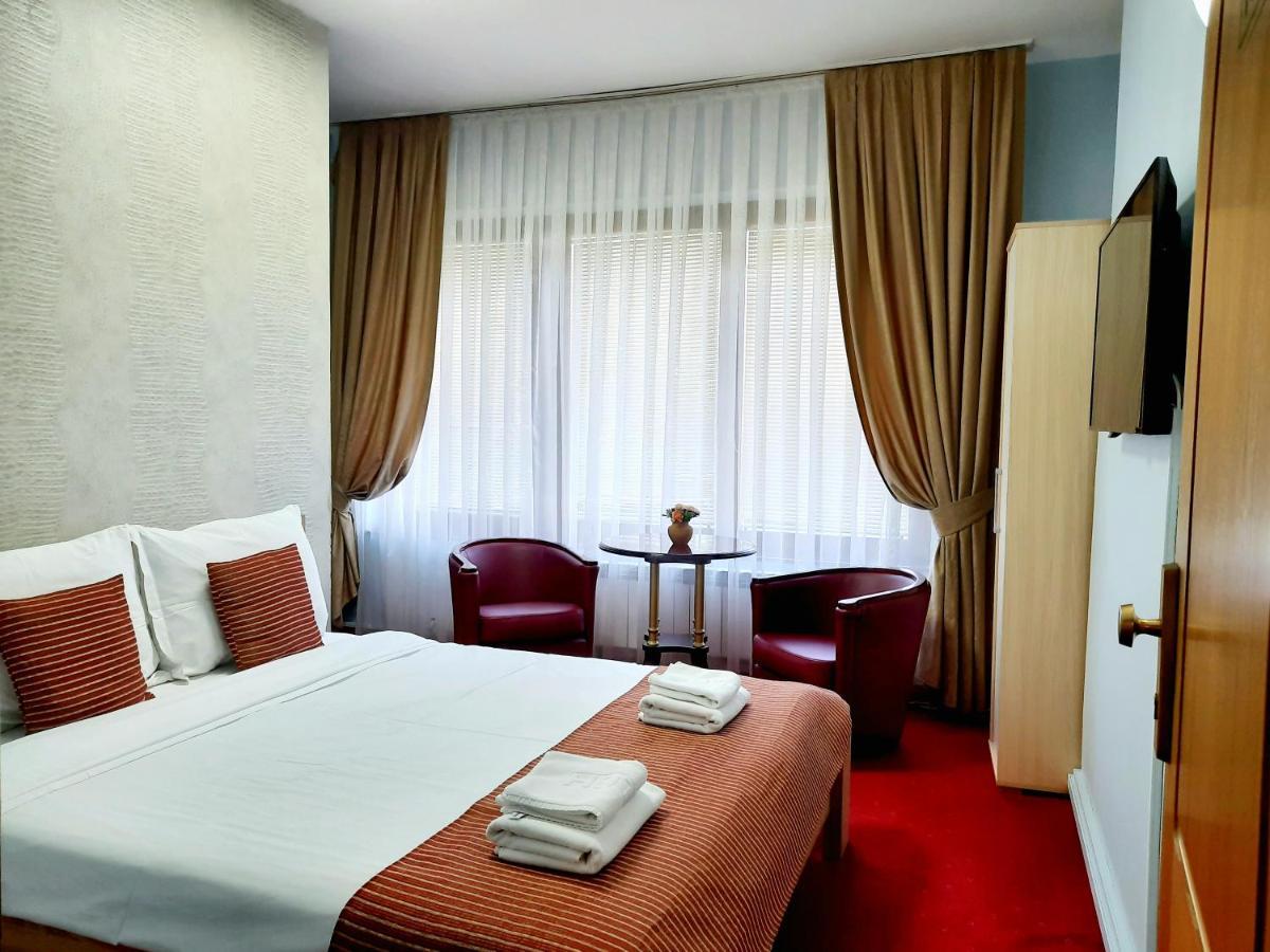 Hotel Aristocrat & Fish Restaurant Skopje Ngoại thất bức ảnh
